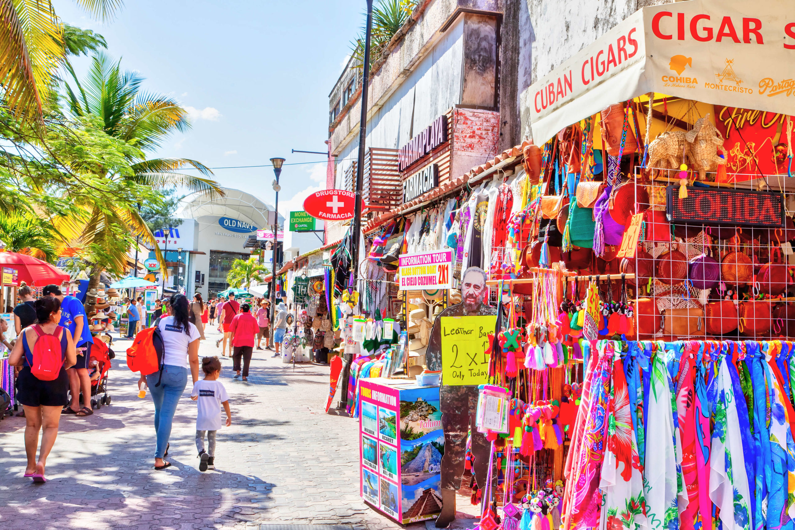 Playa del Carmen Shopping (1) Playa del Carmen Shopping (1)